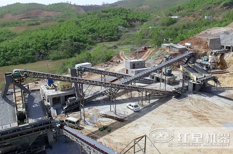 南陽生產現(xiàn)場，根據(jù)產量搭配生產線設備