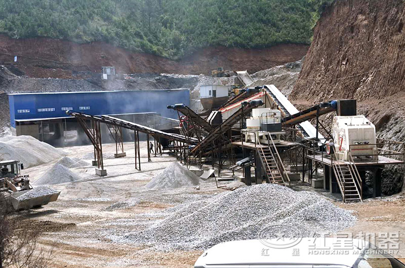 制砂設備生產現(xiàn)場，反擊破搭配制砂機，破碎軟料